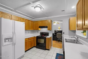 8 Orange Ct, Port Royal, SC 29935 - Photo 9
