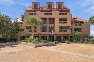 13 Harbourside Ln, Hilton Head, SC 29928 - Photo 1