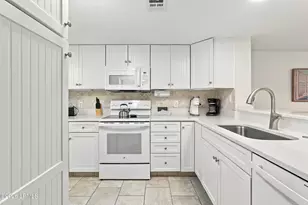 22 Lighthouse Rd, Hilton Head, SC 29928 - Photo 9
