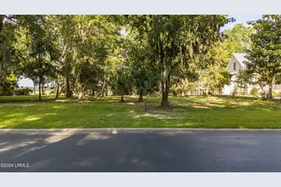 245 De La Gaye Point, Beaufort, SC 29902 - Photo 1