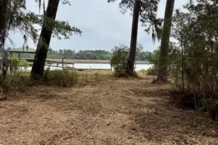 2233 B E Wheatley Dr, Beaufort, SC 29902 - Photo 1