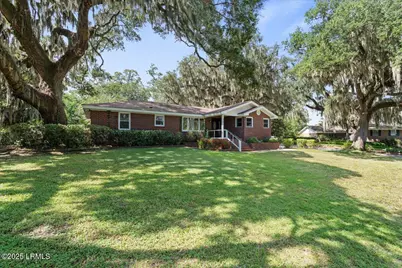 702 Center Drive W, Beaufort, SC 29902 - Photo 1