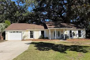 2221 Salem Dr E, Beaufort, SC 29906 - Photo 1