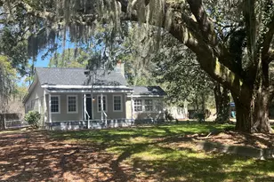 33 Old Salem Rd, Beaufort, SC 29902 - Photo 1