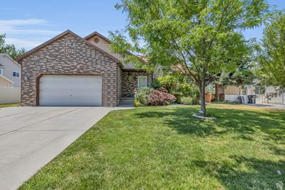 10902 S Blossom Tree Ln E, Sandy, UT 84070 - Photo 1