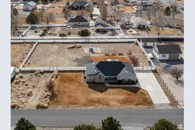 2266 E Autumn Dr, Eagle Mountain, UT 84005 - Photo 1