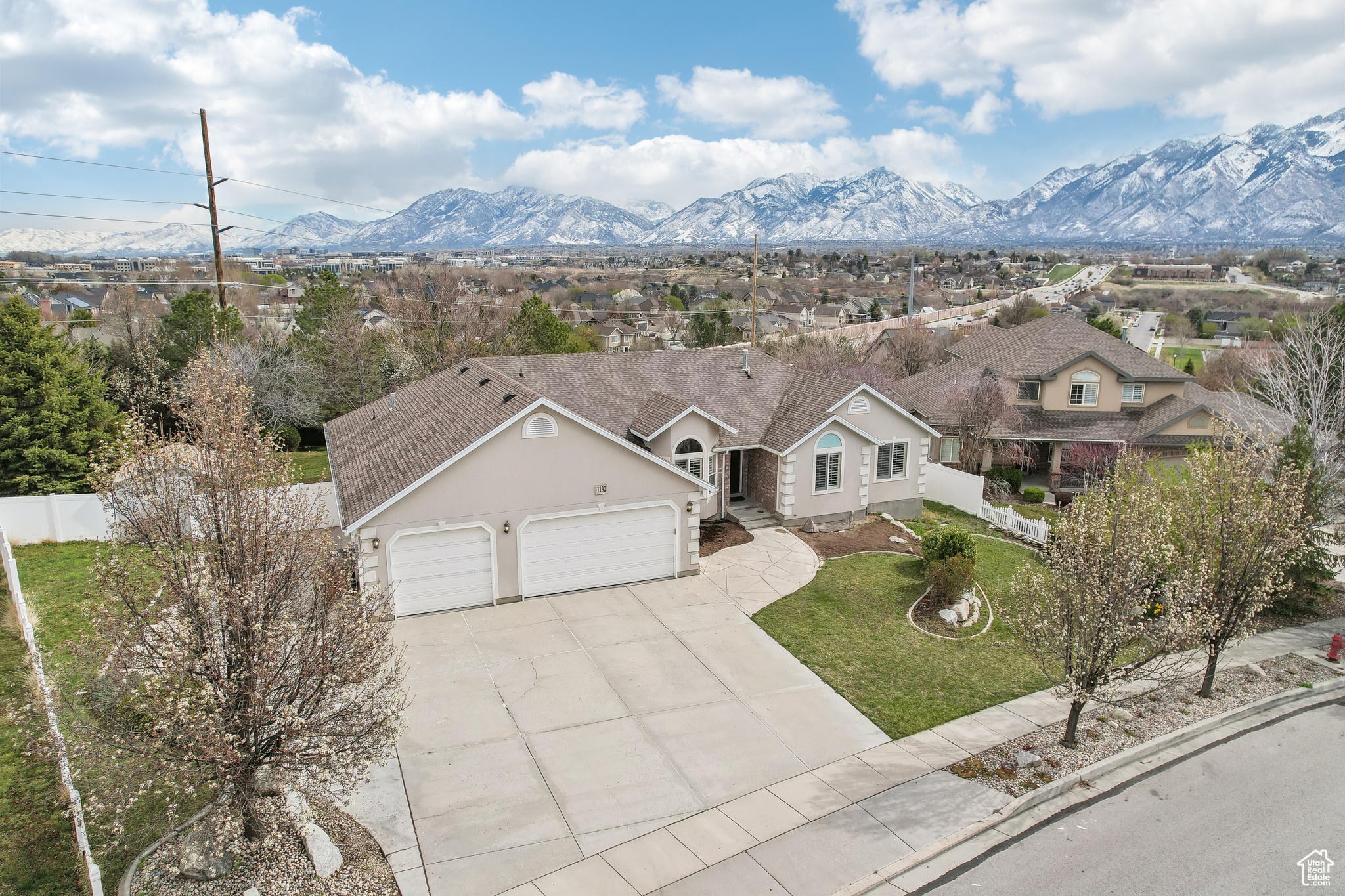 1132 W Chapel Ridge Dr, South Jordan, UT 84095 - MLS 2075209 - Coldwell ...