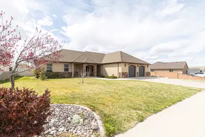 5095 N Ridgeview Cir, Enoch, UT 84721 - Photo 1