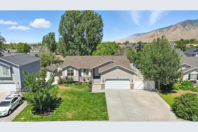 718 Fox Run Dr, Tooele, UT 84074 - Photo 1