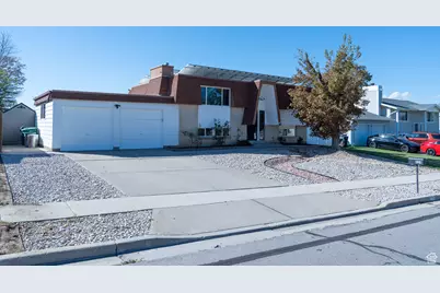 1124 E Sleepy Hollow Ln, Sandy, UT 84094 - Photo 1