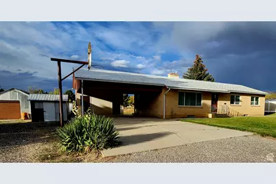 425 E 100 S, Mount Pleasant, UT 84647 - Photo 1