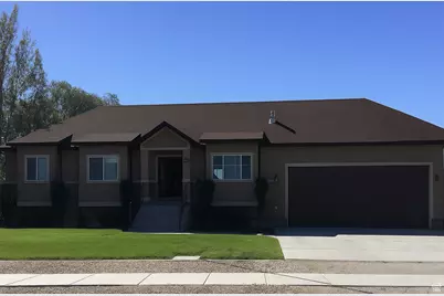 256 E Durfee St, Grantsville, UT 84029 - Photo 1