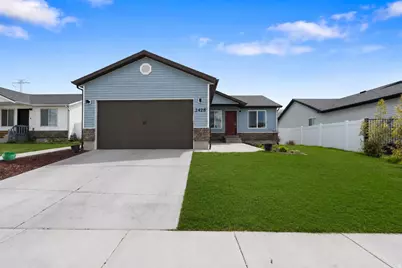 2428 E Jim Bridger Dr, Eagle Mountain, UT 84005 - Photo 1