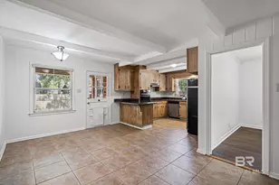 2758 Brookwood Dr, Mobile, AL 36606 - Photo 5