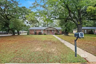 1701 Phillips Ln, Mobile, AL 36618 - Photo 1