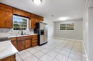 4664 Geneva Dr, Pensacola, FL 32526 - Photo 5