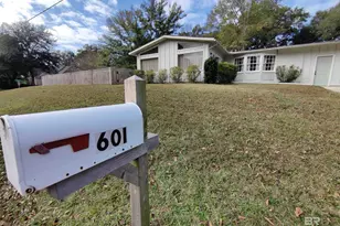 601 Bon Secour St, Fairhope, AL 36532 - Photo 1