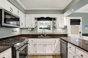 5770 Chester Ct, Mobile, AL 36609 - Photo 9