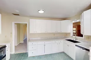 1471 Cedar Crescent Dr, Mobile, AL 36605 - Photo 9