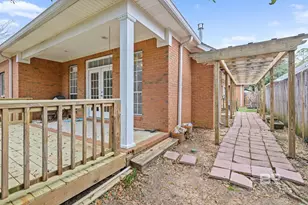 5585 Fairfield Pl, Mobile, AL 36609 - Photo 7