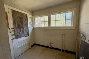 4060 Dickson Ln, Mobile, AL 36618 - Photo 9