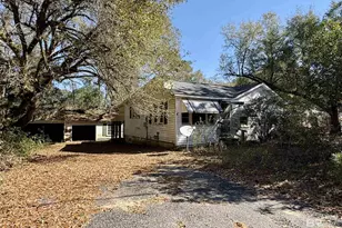 4060 Dickson Ln, Mobile, AL 36618 - Photo 1