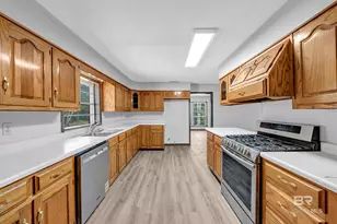 5225 Persons Dr, Mobile, AL 36618 - Photo 11