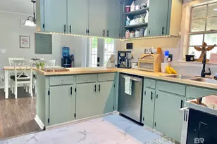 609 E Pine St, Atmore, AL 36502 - Photo 9