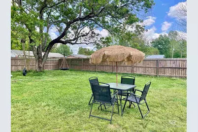 609 E Pine Street, Atmore, AL 36502 - Photo 21