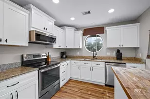 8877 Dolphin Ln, Gulf Shores, AL 36542 - Photo 9