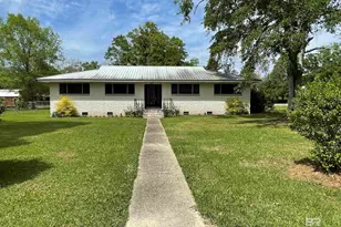402 W Myrtle Ave, Foley, AL 36535 - Photo 1