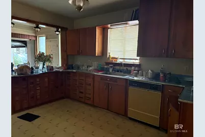 5250 Marietta Drive, Mobile, AL 36618 - Photo 5