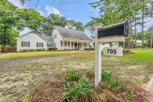 705 Holly Dr, Fairhope, AL 36532 - Photo 1