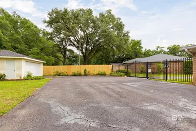 1367 Spring Valley Court, Mobile, AL 36693 - Photo 17
