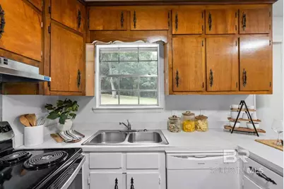 915 Caroline Avenue, Daphne, AL 36526 - Photo 17