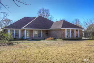 200 Hawthorne Cir, Fairhope, AL 36532 - Photo 1