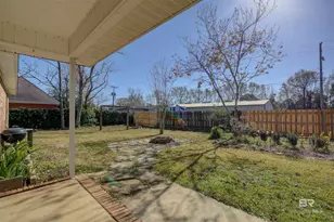 200 Hawthorne Cir, Fairhope, AL 36532 - Photo 5