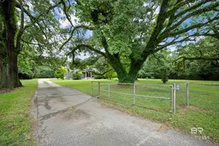 105 N Dobson Ave, Bay Minette, AL 36507 - Photo 1