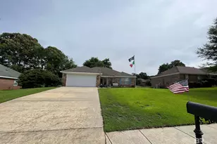 7681 Elizabeth Dr, Daphne, AL 36526 - Photo 1