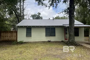 609 E Orange Ave, Foley, AL 36535 - Photo 1