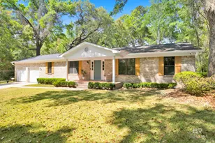 11 Woods Ave, Fairhope, AL 36532 - Photo 1