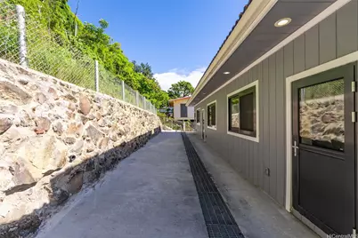 2526 Waolani Avenue, Honolulu, HI 96817 - Photo 23
