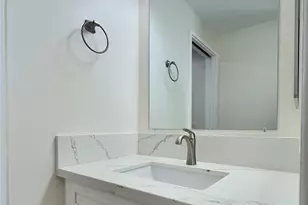 647 Kunawai Ln, Honolulu, HI 96817 - Photo 9