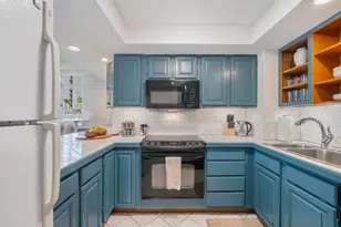 2500 Kalakaua Ave, Honolulu, HI 96815 - Photo 11