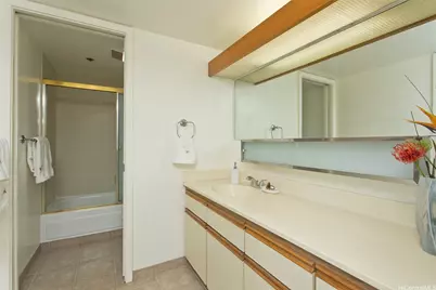 876 Curtis Street #2402, Honolulu, HI 96813 - Photo 9