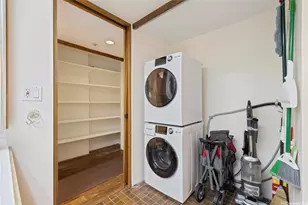 555 Hahaione St, Honolulu, HI 96825 - Photo 17