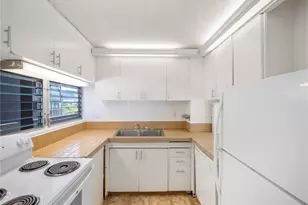 2421 Ala Wai Blvd, Honolulu, HI 96815 - Photo 3