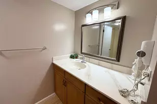 2240 Kuhio Ave, Honolulu, HI 96815 - Photo 11