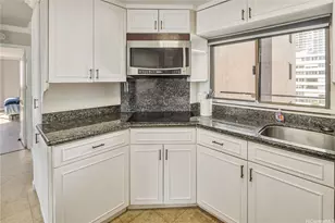 1910 Ala Moana Blvd, Honolulu, HI 96815 - Photo 11