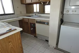 2121 Ala Wai Blvd, Honolulu, HI 96815 - Photo 7